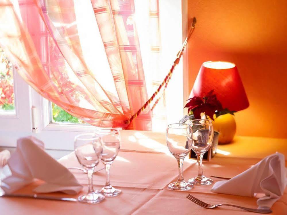 Le Chalet De La Foret Hotel 3 Etoiles Et Restaurant Виерзон Екстериор снимка