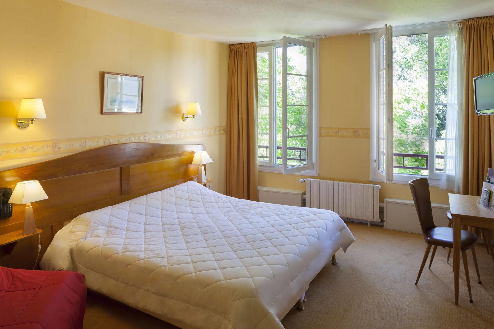 Le Chalet De La Foret Hotel 3 Etoiles Et Restaurant Виерзон Екстериор снимка