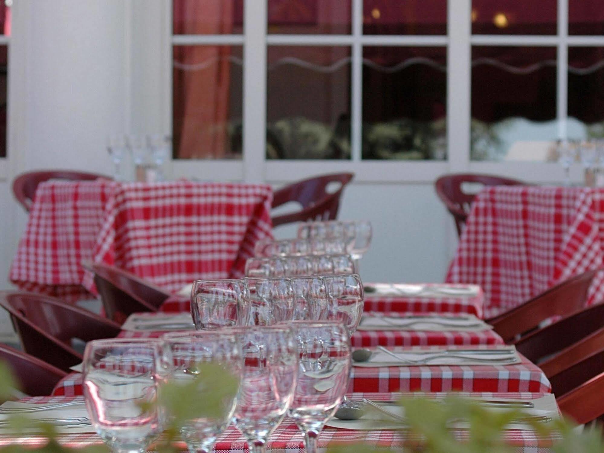 Le Chalet De La Foret Hotel 3 Etoiles Et Restaurant Виерзон Екстериор снимка
