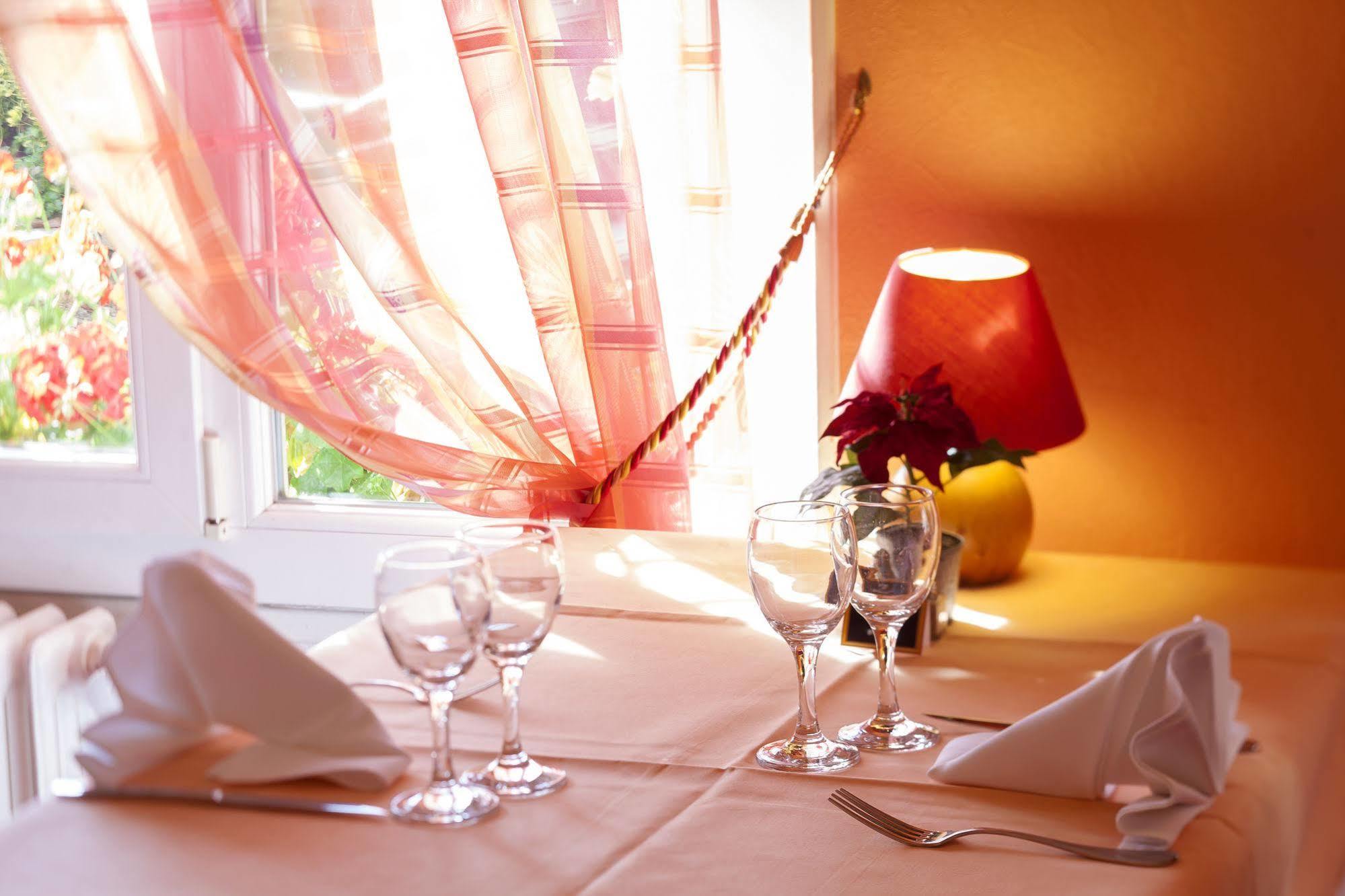 Le Chalet De La Foret Hotel 3 Etoiles Et Restaurant Виерзон Екстериор снимка
